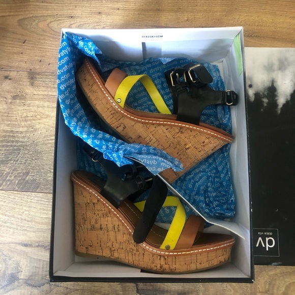 Dolce Vita -Jobin Wedge (New in box) - Picture 6 of 8